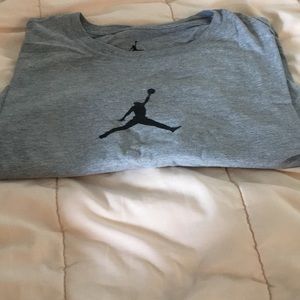 GREY XL AIR JORDAN T SHIRT PREOWNED
